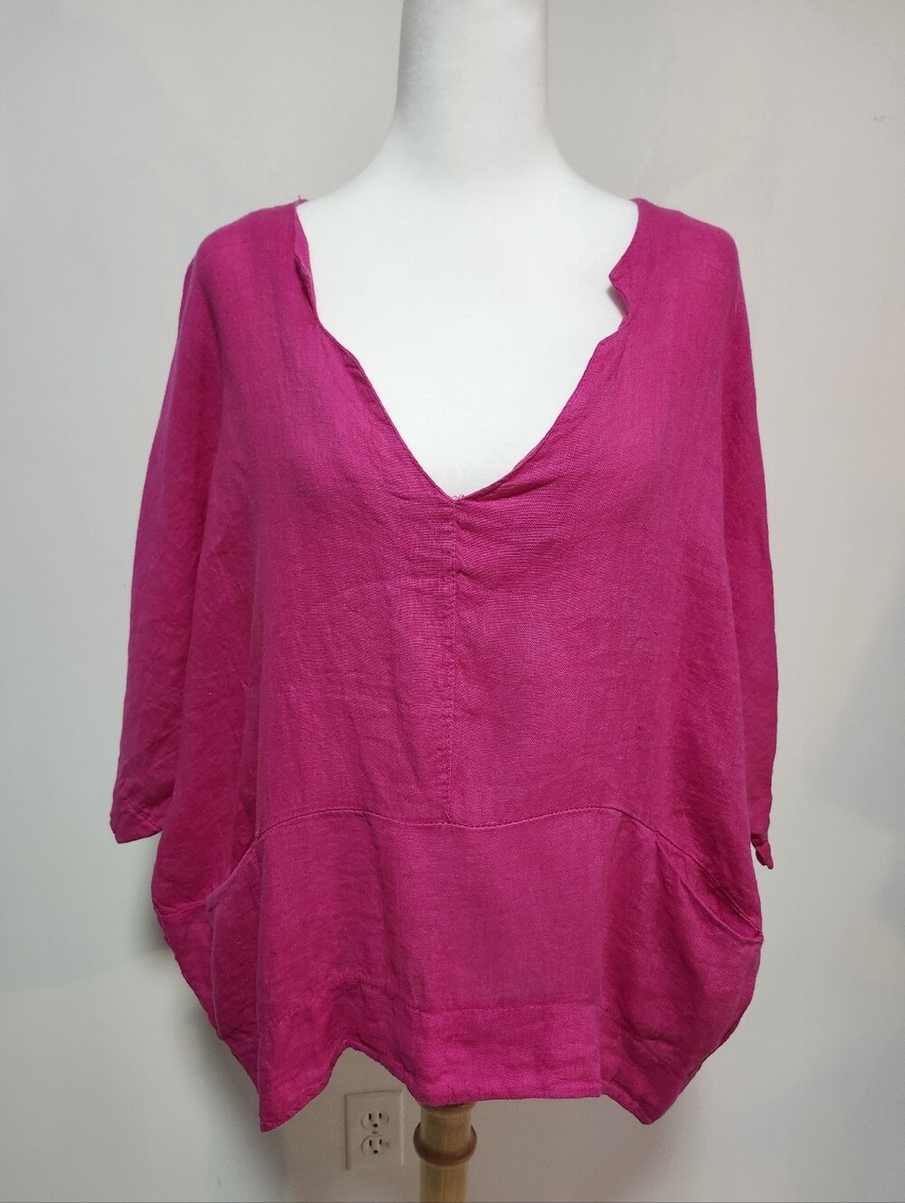 Made In Italy Linen Fuchsia Relaxed Fit V-Neck Tunic Top With Pockets